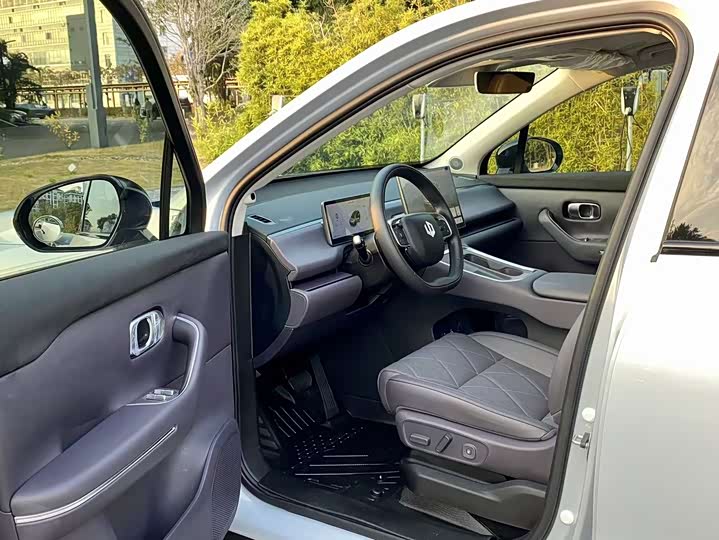 Leapmotor C16 2026 2026款 纯电 630激光雷达智尊版 5座