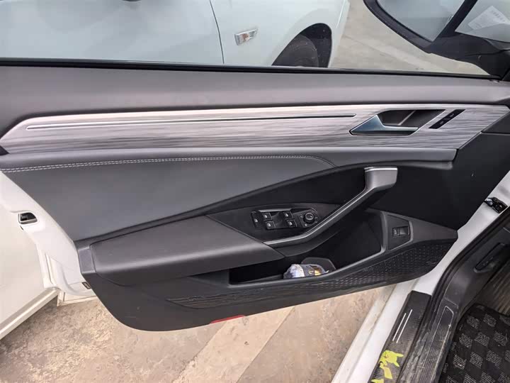 Volkswagen Sagitar L 2024 2024款 300TSI DSG超越版