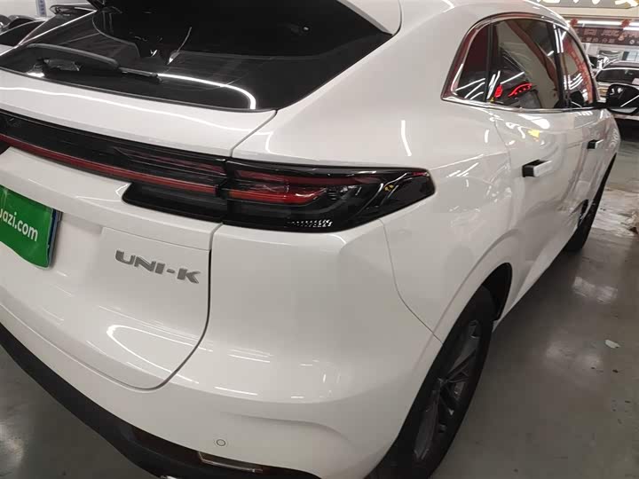 Changan UNI-K 2024 2024款 2.0T 两驱悦尚型