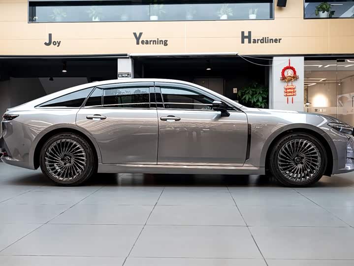 Toyota Crown Sedan 2024 2024款 2.5L 至尊版