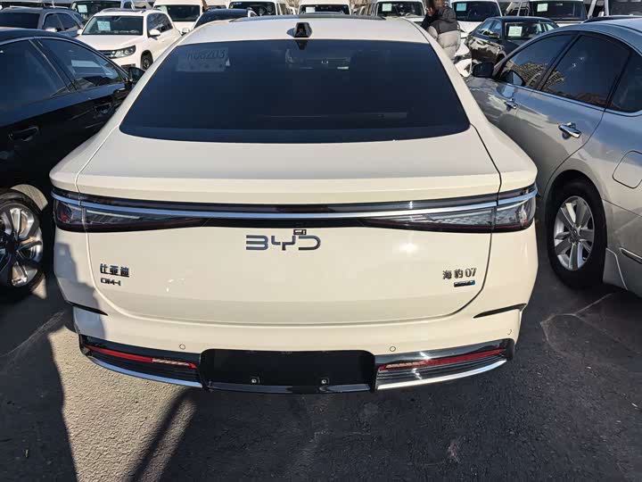 BYD Seal 07 DM-i Hybrid 2025 2025款 智驾版 DM-i 1.5L 125km 尊贵型