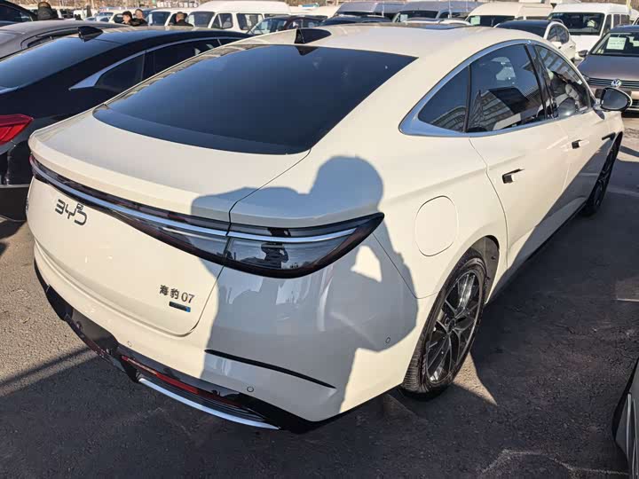 BYD Seal 07 DM-i Hybrid 2025 2025款 智驾版 DM-i 1.5L 125km 尊贵型