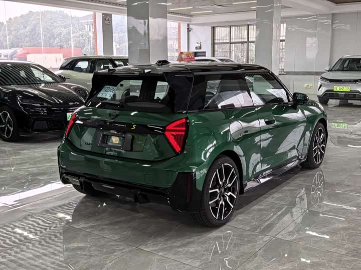 Mini Cooper 2024 2024款 452km COOPER SE 赛车手