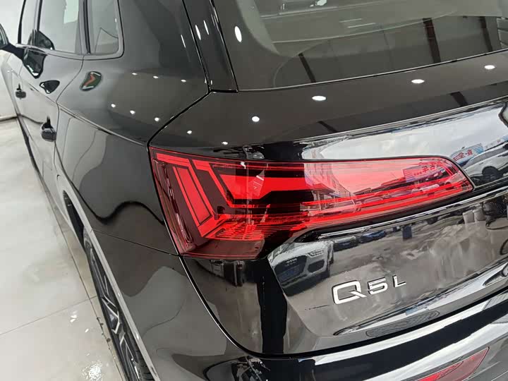 Audi Q5L 2025 2025款 45周年典藏版 45 TFSI 豪华动感型