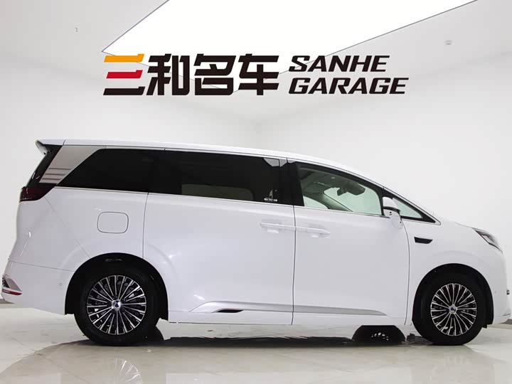 Denza D9 2025 2025款 DM-i 智驾版 1020 四驱尊荣型