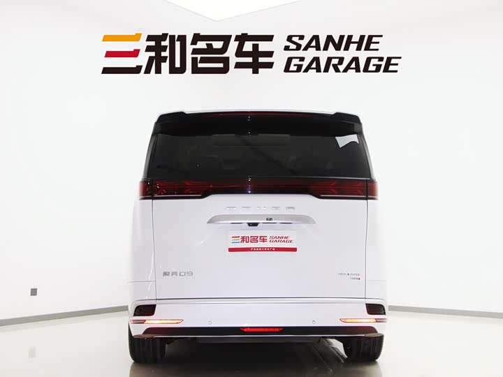 Denza D9 2025 2025款 DM-i 智驾版 1020 四驱尊荣型