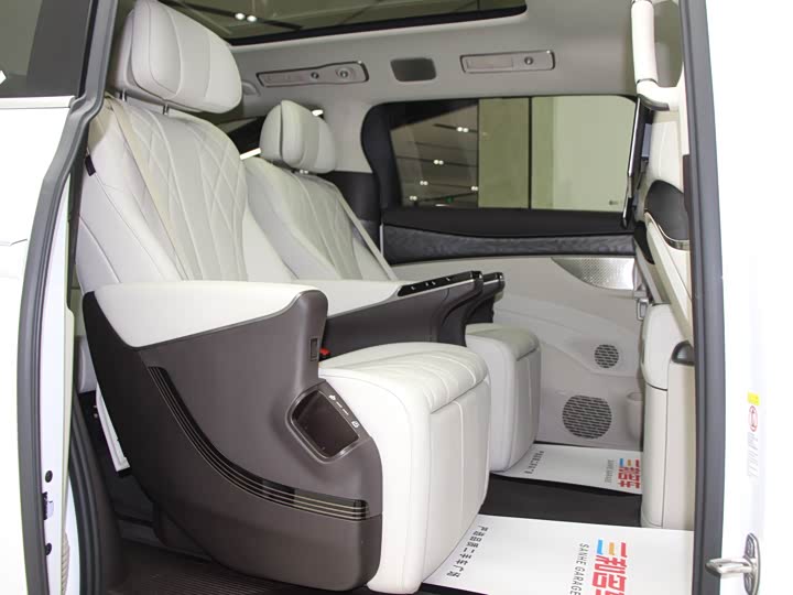 Denza D9 2025 2025款 DM-i 智驾版 1020 四驱尊荣型