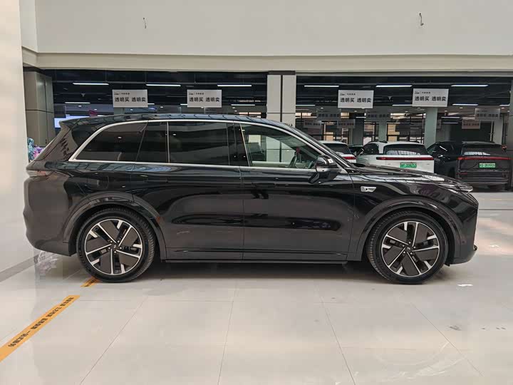 LiXiang L8 2025 2025款 Ultra 智能焕新版