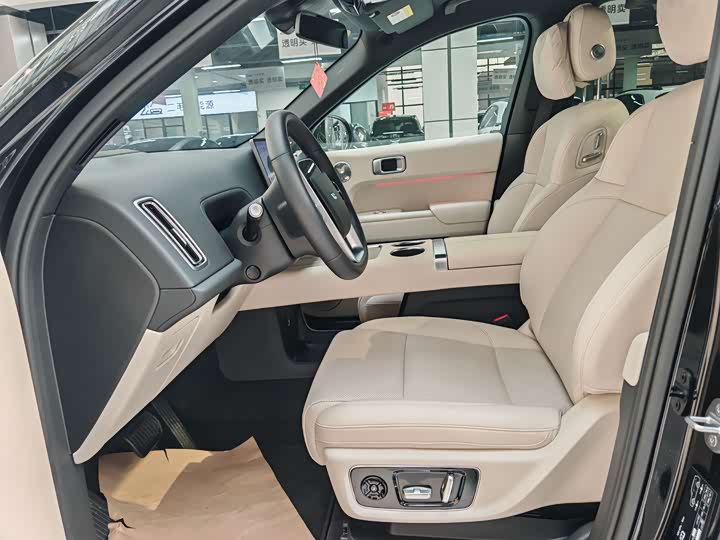 LiXiang L8 2025 2025款 Ultra 智能焕新版