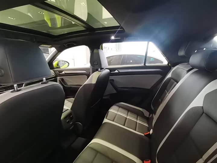 Volkswagen T-Roc 2023 2023款 300TSI DSG两驱星光版