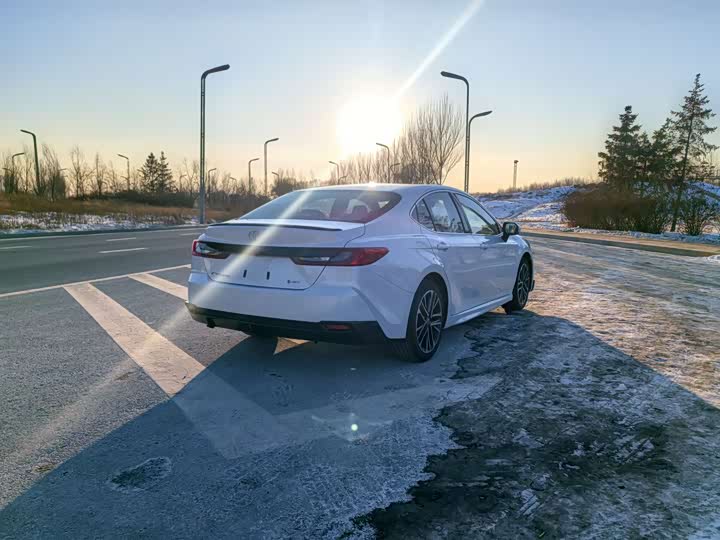 Toyota Camry 2026 2026款 双擎 2.0HSE 运动Lite版