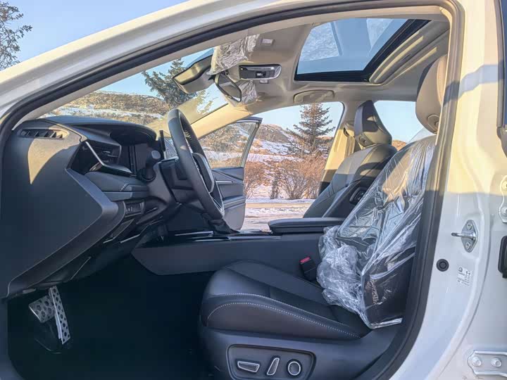 Toyota Camry 2026 2026款 双擎 2.0HSE 运动Lite版