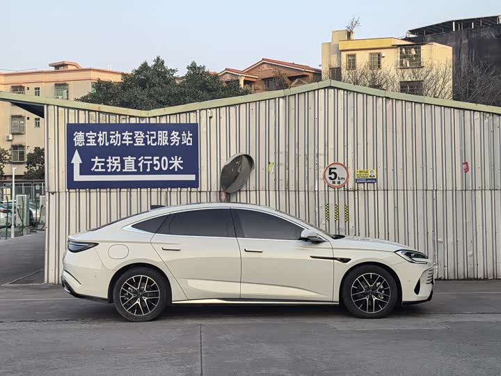 BYD Seal 07 DM-i Hybrid 2025 2025款 DM-i 1.5L 125km 尊贵型