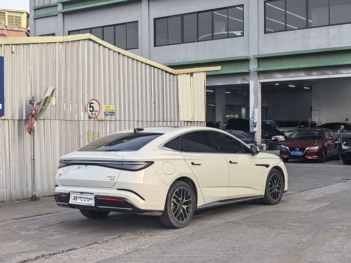 BYD Seal 07 DM-i Hybrid 2025 2025款 DM-i 1.5L 125km 尊贵型