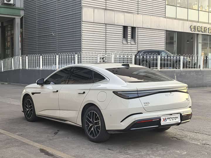 BYD Seal 07 DM-i Hybrid 2025 2025款 DM-i 1.5L 125km 尊贵型
