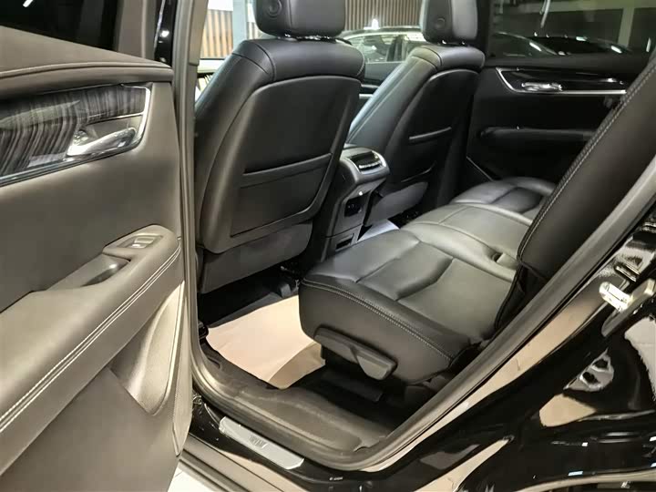 Cadillac XT6 2022 2022款 2.0T 七座两驱豪华型