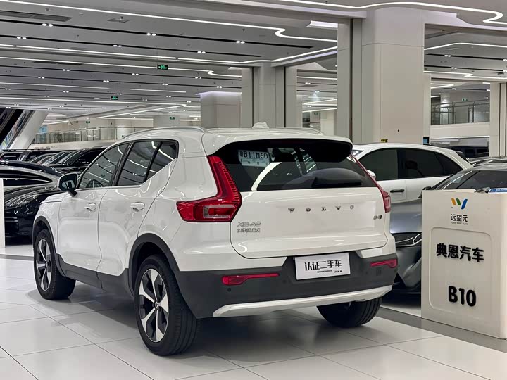 2025 Volvo XC40