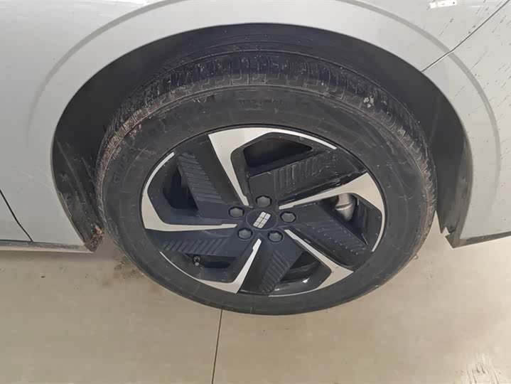 Geely Galaxy L6 2025 2025款 EM-i 140km 星舰版