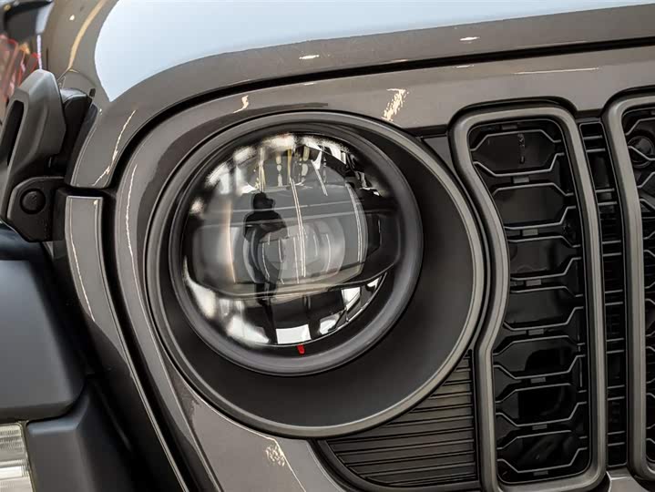 Jeep Wrangler 2024 2024款 2.0T 罗宾汉四门版