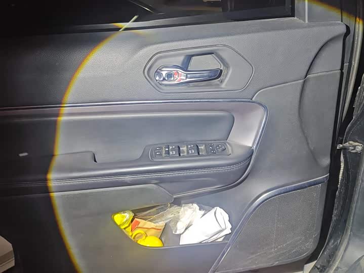 Jeep Grand Commander 2022 2022款 2.0T 四驱豪华版