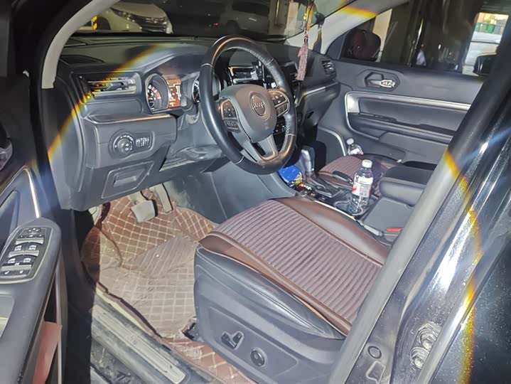 Jeep Grand Commander 2022 2022款 2.0T 四驱豪华版