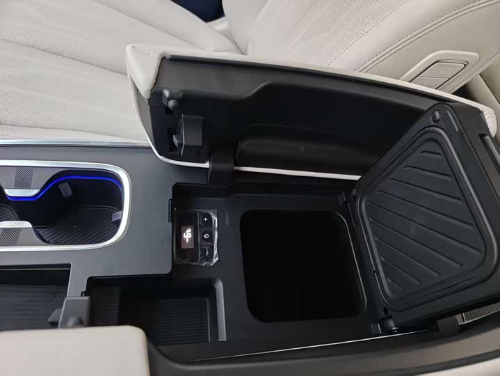 Buick GL8 Century 2025 2025款 2.0T 六座蕴世版