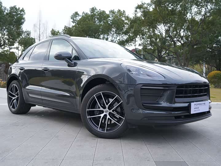 2025 Porsche Macan