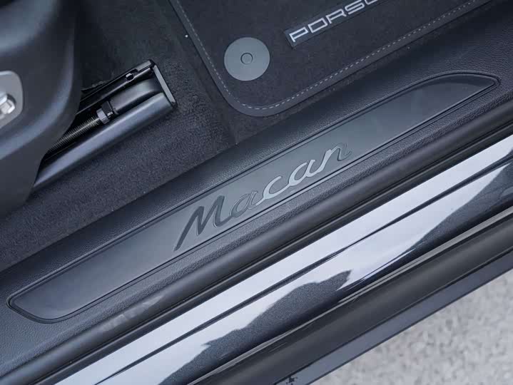 2025 Porsche Macan