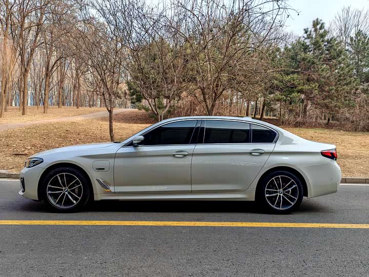 2022 BMW 5 Series Hybrid