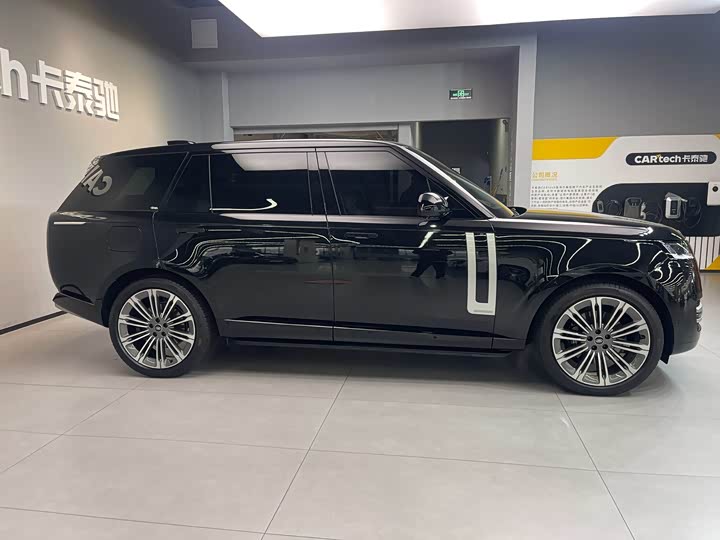 Land Rover Range Rover 2025 2025款 3.0 L6 400PS 典范加长版