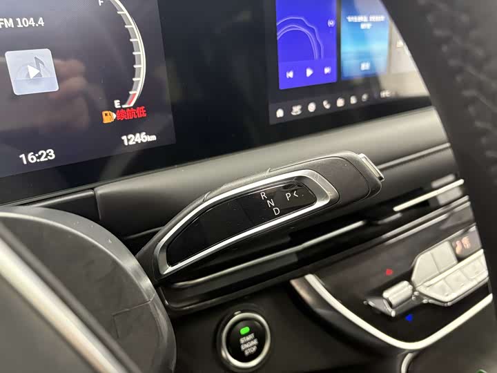 Maxus G10 2025 2025款 MAX 2.0T 自动旗舰版 汽油 7座