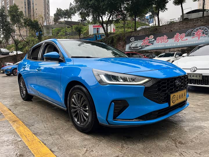 Ford Focus 2022 2022款 三厢 EcoBoost 180 自动竞速版