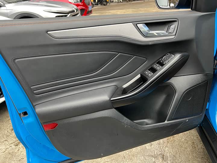 Ford Focus 2022 2022款 三厢 EcoBoost 180 自动竞速版