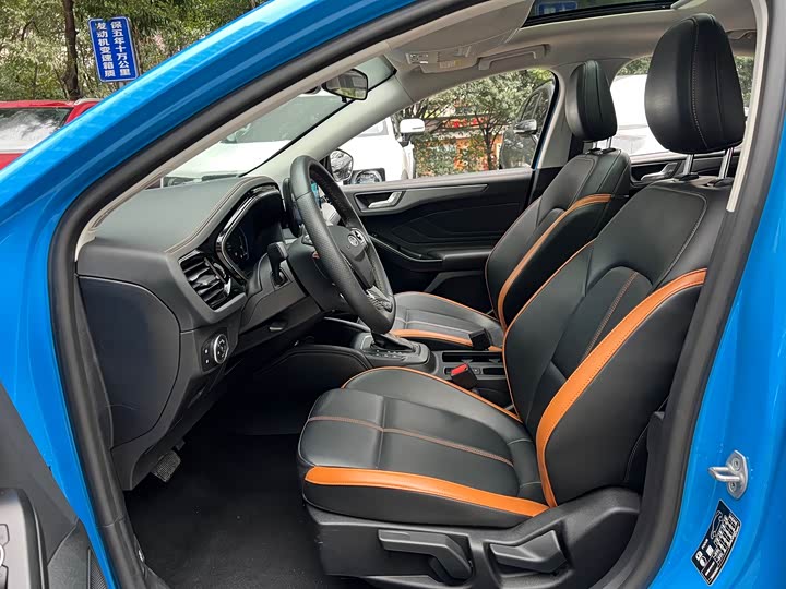 Ford Focus 2022 2022款 三厢 EcoBoost 180 自动竞速版