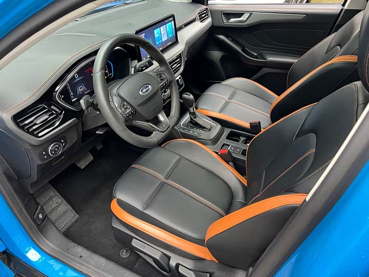 Ford Focus 2022 2022款 三厢 EcoBoost 180 自动竞速版