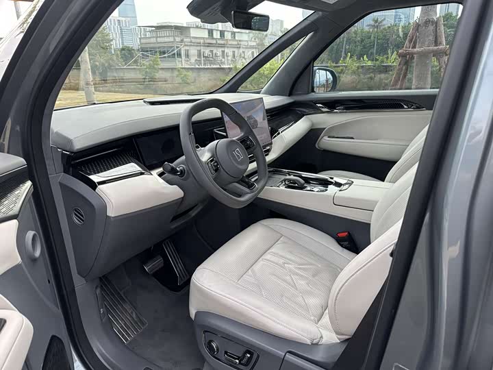 Zeekr 009 2024 2024款 六座行政版四驱 108kWh