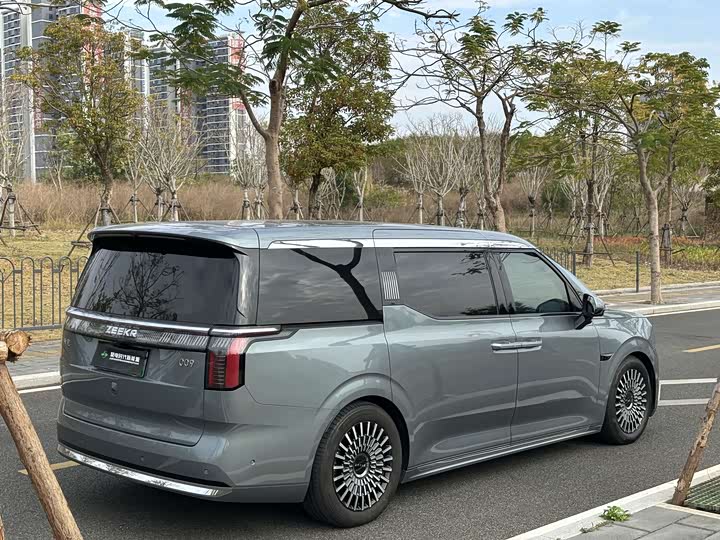 Zeekr 009 2024 2024款 六座行政版四驱 108kWh
