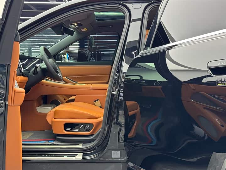 Aito M8 2025 2025款 增程 Max+版 53.4kWh 5座版