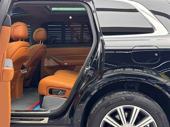 Aito M8 2025 2025款 增程 Max+版 53.4kWh 5座版