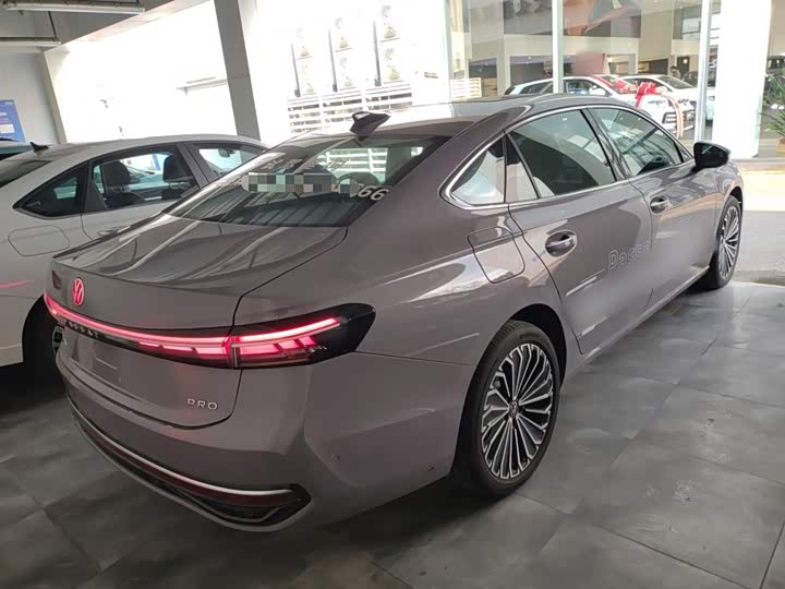 Volkswagen Passat 2025 2025款 Pro 380TSI 龙尊版