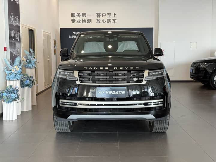 Land Rover Range Rover 2025 2025款 3.0 L6 400PS 盛世加长版
