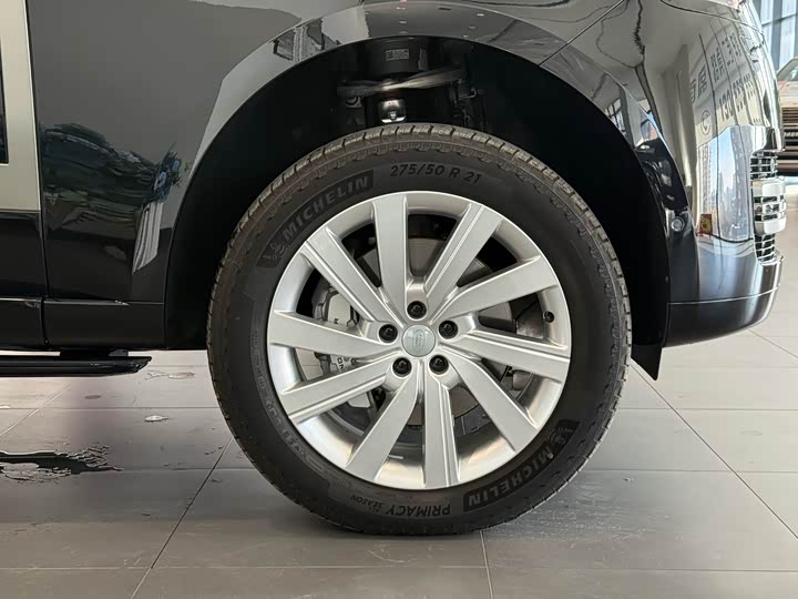 Land Rover Range Rover 2025 2025款 3.0 L6 400PS 盛世加长版
