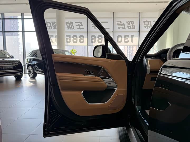 Land Rover Range Rover 2025 2025款 3.0 L6 400PS 盛世加长版