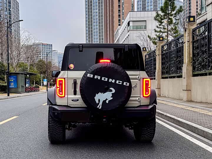 Ford Bronco 2024 2024款 2.3T 荒地