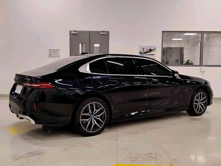 BMW i5 2024 2024款 eDrive 35L M运动套装