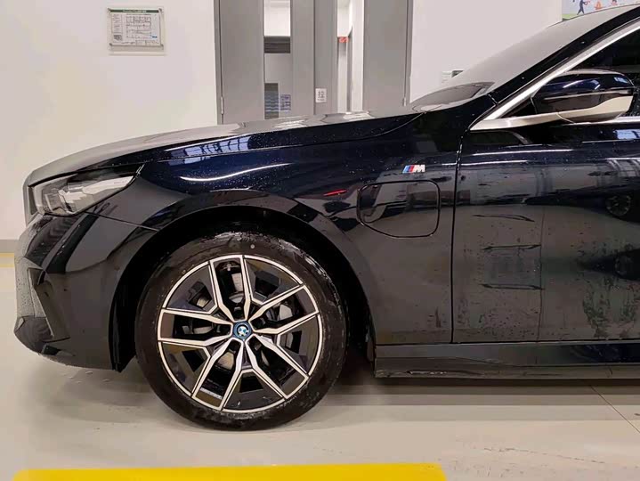 BMW i5 2024 2024款 eDrive 35L M运动套装