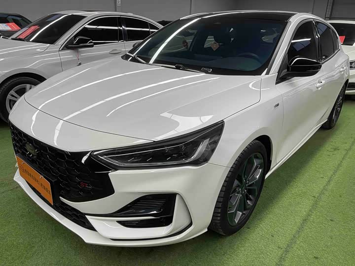 Ford Focus 2022 2022款 两厢 EcoBoost 180 自动ST Line