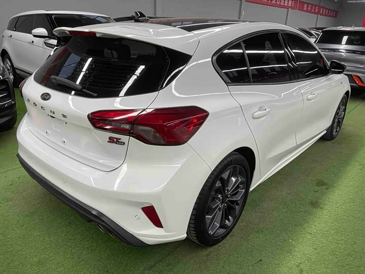 Ford Focus 2022 2022款 两厢 EcoBoost 180 自动ST Line