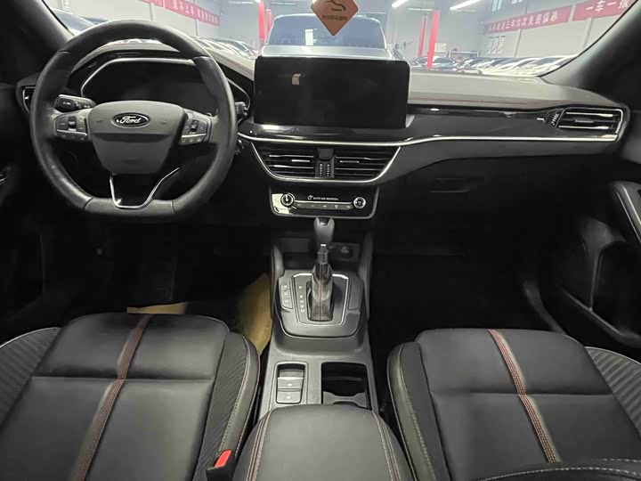 Ford Focus 2022 2022款 两厢 EcoBoost 180 自动ST Line