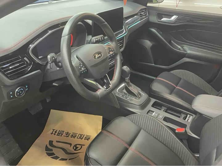 Ford Focus 2022 2022款 两厢 EcoBoost 180 自动ST Line
